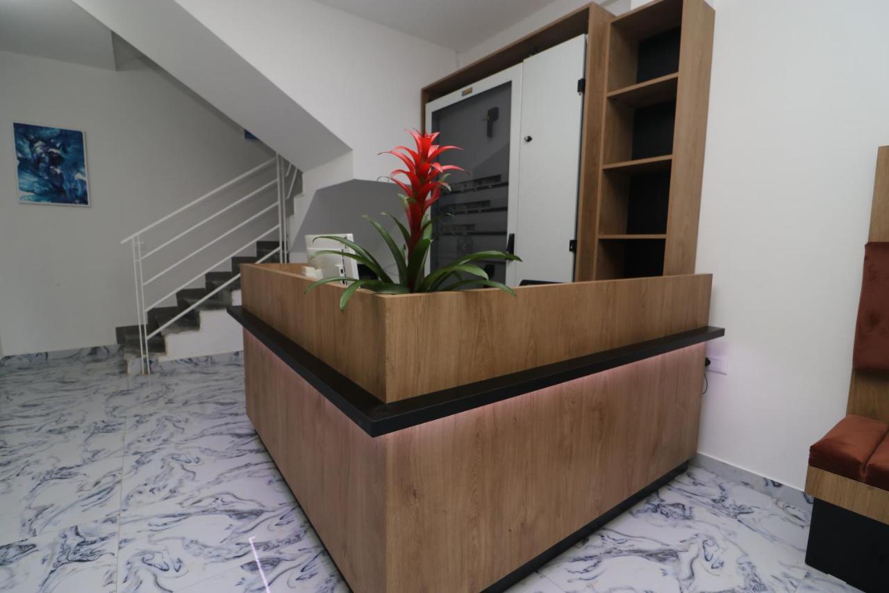 Heming-Way Hotel Durrës Zewnętrze zdjęcie